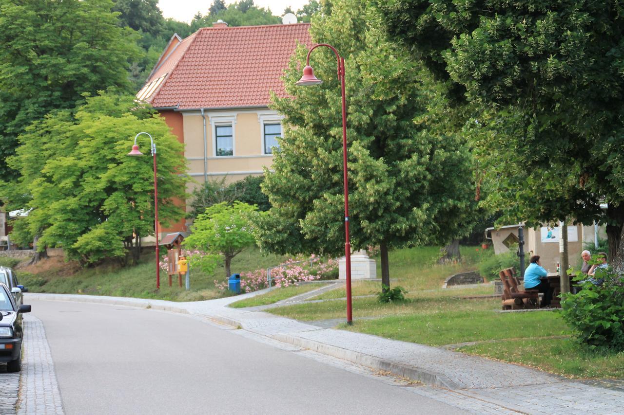Hotel Garni Zum Rebstock Naumburg  Esterno foto