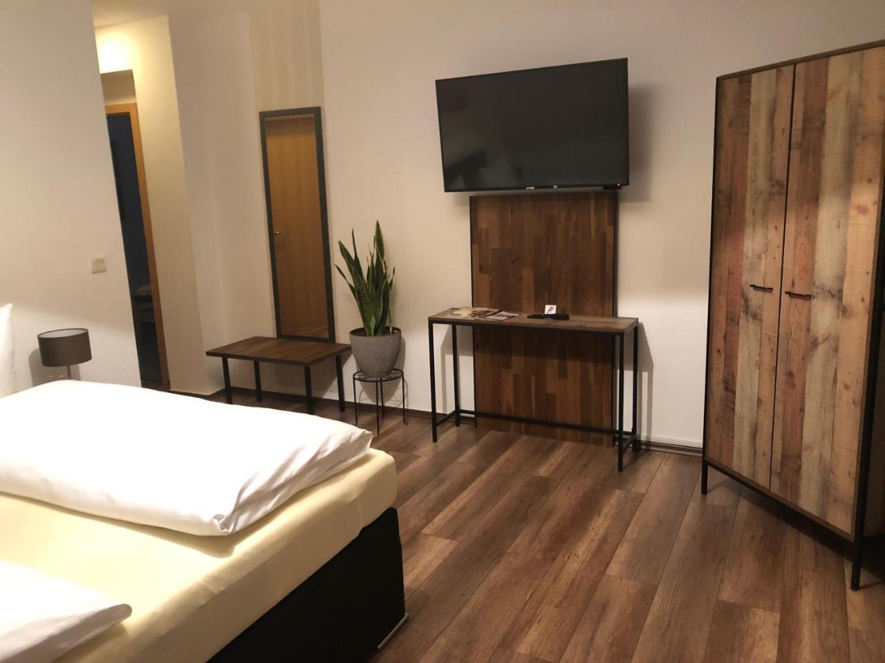 Hotel Garni Zum Rebstock Naumburg  Esterno foto