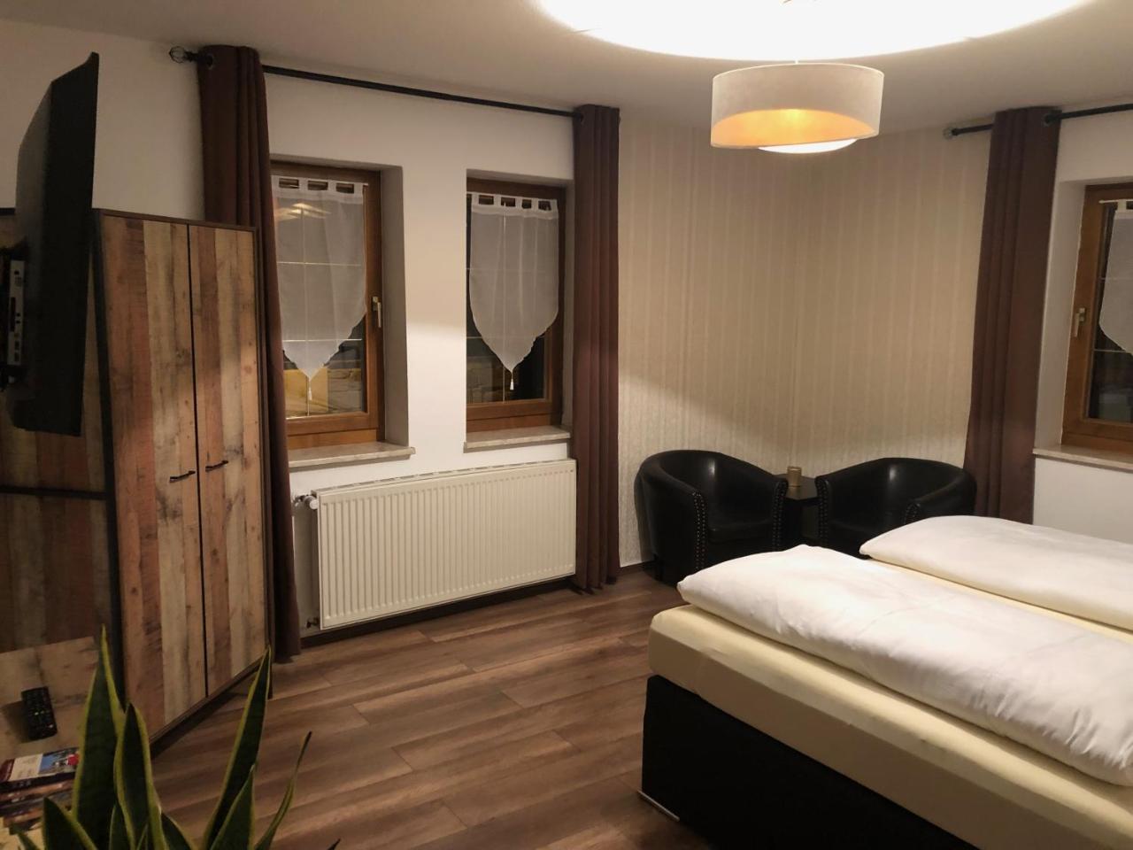 Hotel Garni Zum Rebstock Naumburg  Esterno foto